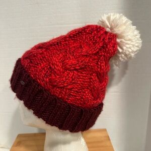 NWT American Eagle Red & Maroon Pom-Pom Knit Beanie. One Size. Cozy Cute Warm.